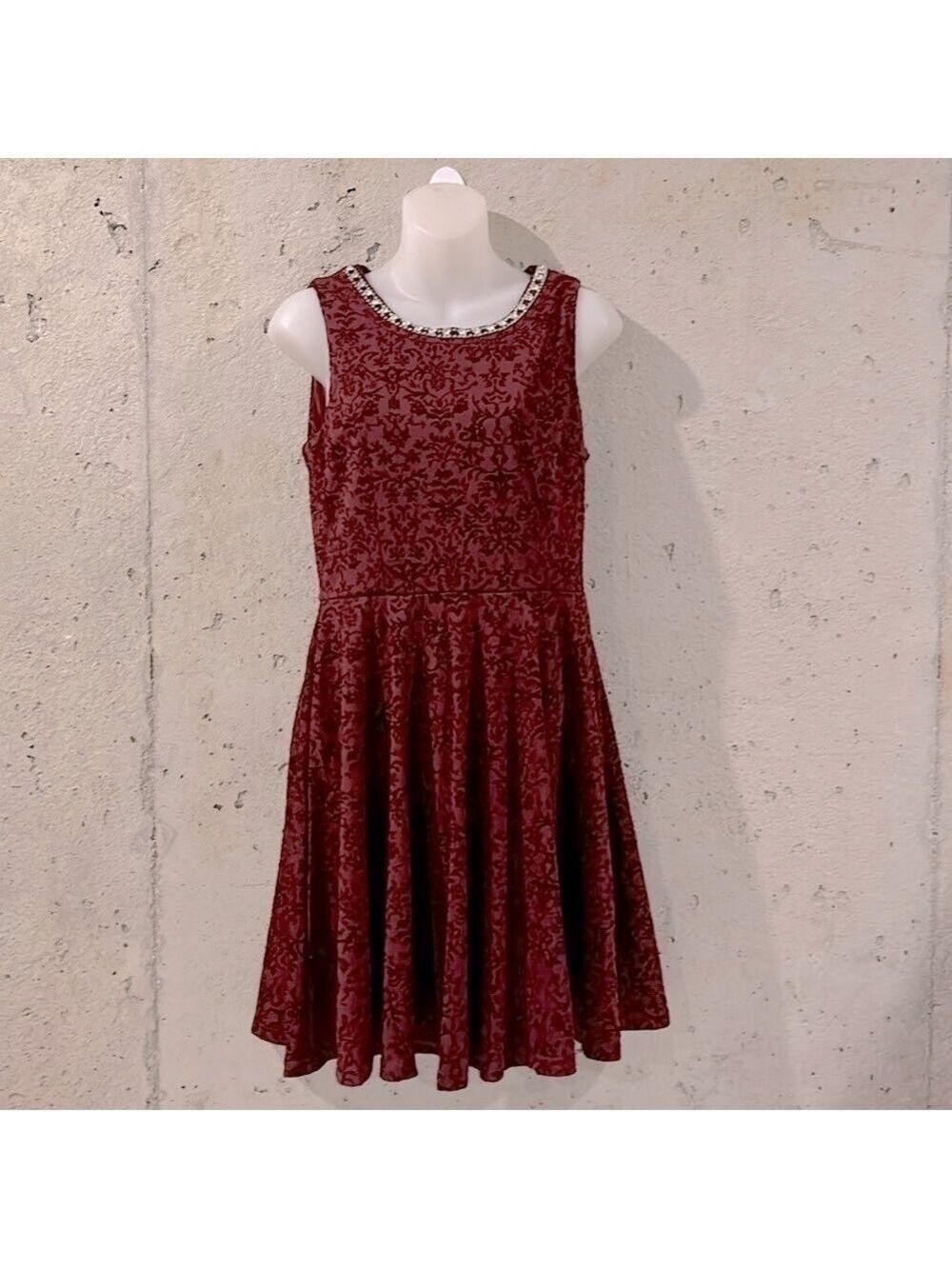 NWT - Doe & Rae Burgundy Jeweled Neck Sleeveless Cocktail Dress - Size M